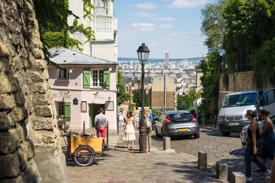 Paris: Walking Tour of Montmartre - Place du Tertre and the living artist tradition