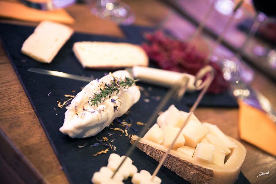 Paris: Wine and Cheese Tasting - Cheese, bread, and the pairing lesson