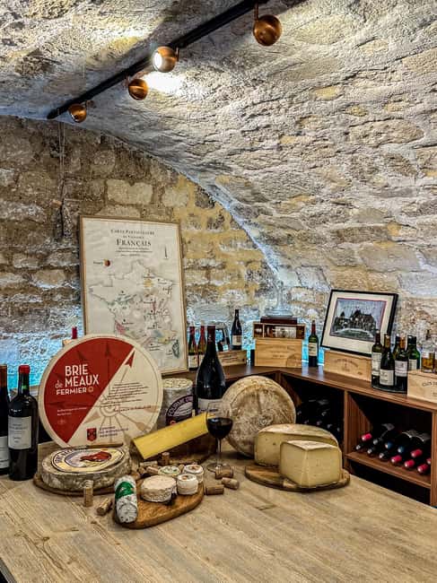 Paris: Wine & Cheese Tasting Master Class Near Eiffel Tower - Five cheeses make the lesson easier to remember