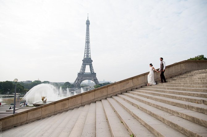 Parisian Life Style Private Photo Shoot at Eiffel Tower - Working with Isadora or Luis