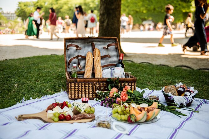 Parisian Romantic Picnic - Key points at a glance