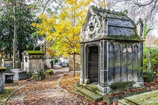 Pere Lachaise Cemetery Paris - Exclusive Guided Walking Tour - Famous graves, from Morrison to Wilde