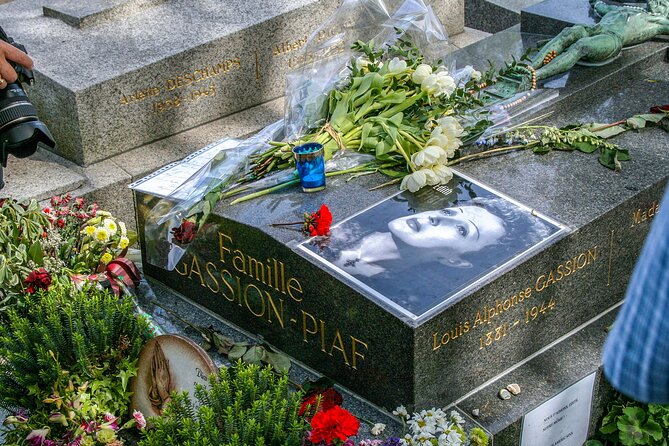 Père-Lachaise Cemetery Paris Tour with Audioguide - What the app does well, and where it may frustrate you