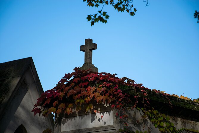 Père Lachaise Cemetery Tour: A Stroll Through Immortal History - One hour among Père Lachaise’s tombs