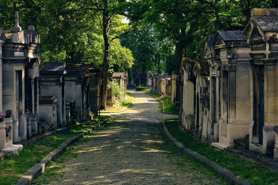 Père Lachaise Cemetery Tour, Tales from the Graves & Crepes - Key points at a glance