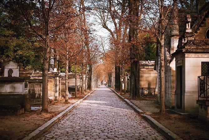 Père Lachaise Cemetery Walking Tour - Semi-Private 12ppl Max - Is the semi-private group size worth the price?