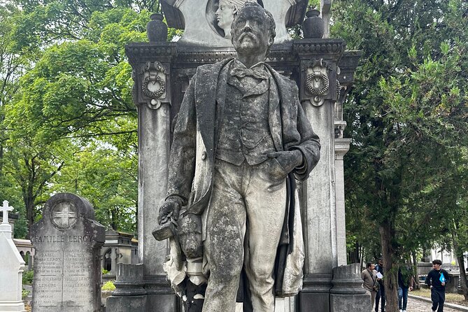 Père Lachaise's Cemetery Celebrities and Ghosts Mystery Tour - Chopin, Piaf, and the artists who shaped Paris