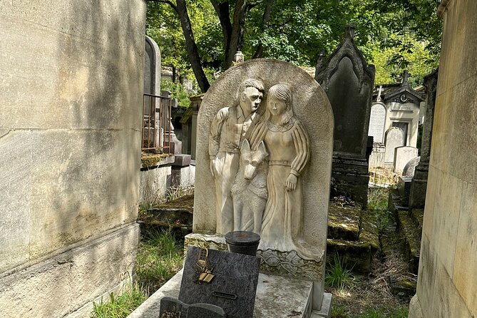 Père Lachaise's Cemetery Celebrities and Ghosts Mystery Tour - War memorials, Jewish memorials, and the Revolution Wall
