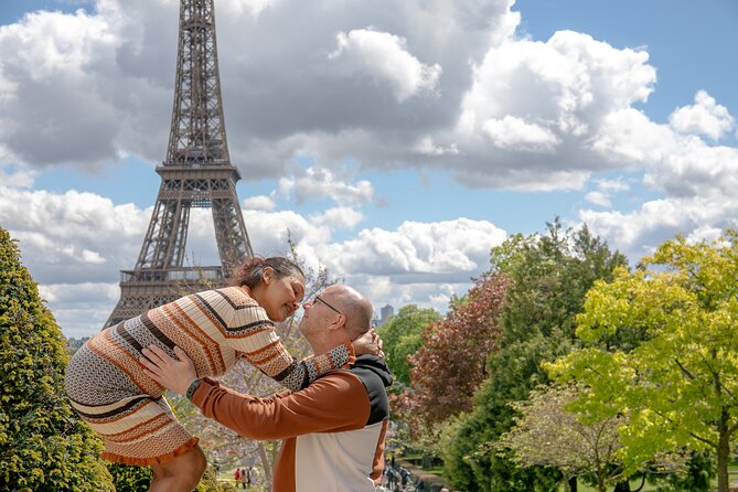 Photo Session Around Eiffel Tower - Pont de Bir-Hakeim for a change of character