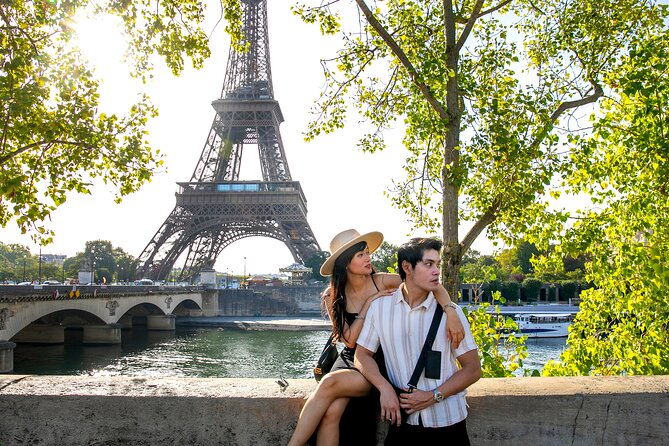 Photo Session Around Eiffel Tower - What the photographer adds beyond the camera