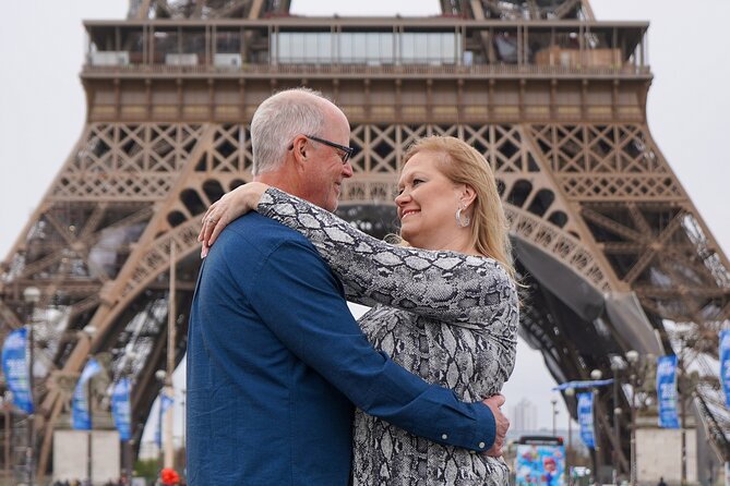 Photo Session in Paris - Photographer at the Eiffel Tower - The main square: your classic Eiffel Tower frame