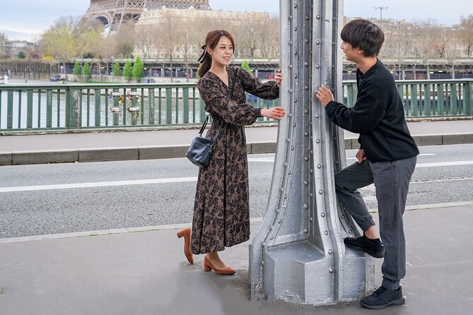 Photo Session in Paris - Photographer at the Eiffel Tower - Is $66.51 a fair price?