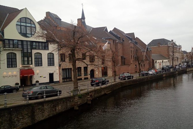 Private 12-hour round transfer to Belgium (Bruges) from Paris - The audio tour versus a personal guide
