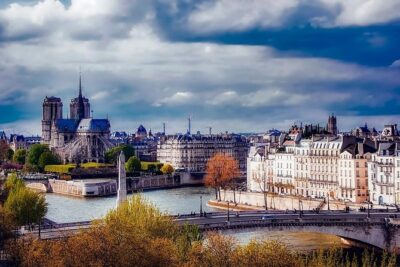 Private 4-hour city tour of Paris with driver and official guide