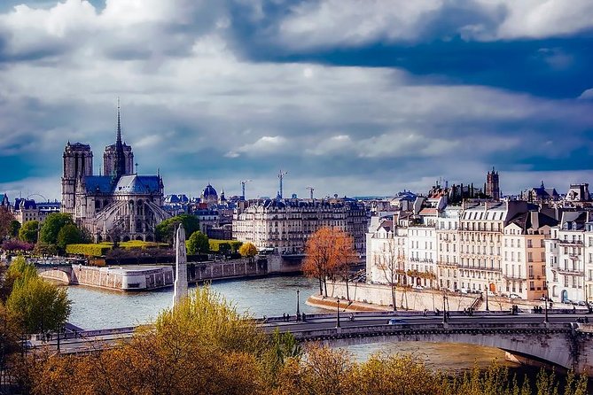 Private 4-hour city tour of Paris with driver and official guide - Notre Dame from the outside