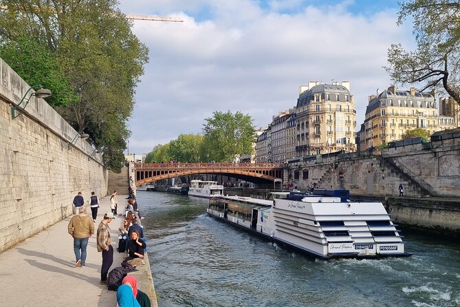 Private and authentic tour of the Latin Quarter (Paris) - Walking down Rue Mouffetard