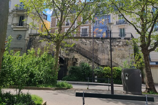 Private and authentic tour of the Latin Quarter (Paris) - Along the Seine to the booksellers