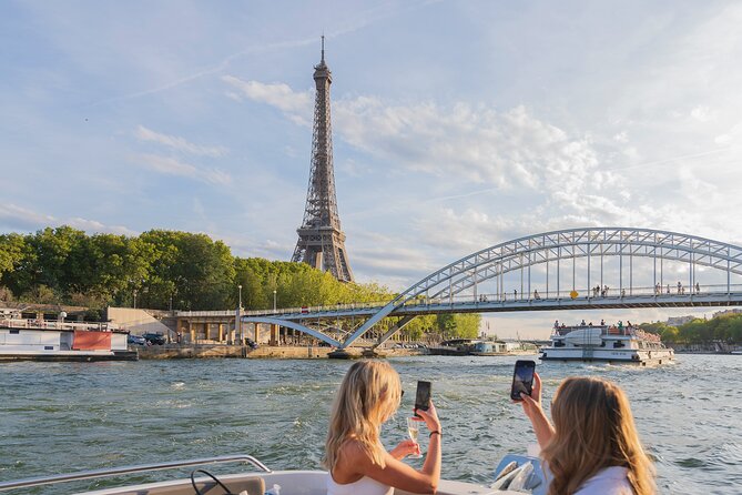 Private Boat Trip in Paris - Key points at a glance