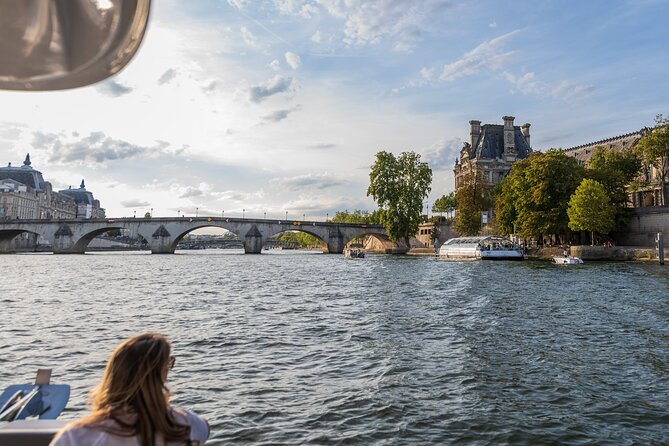 Private Boat Trip in Paris - What the guides add to the ride