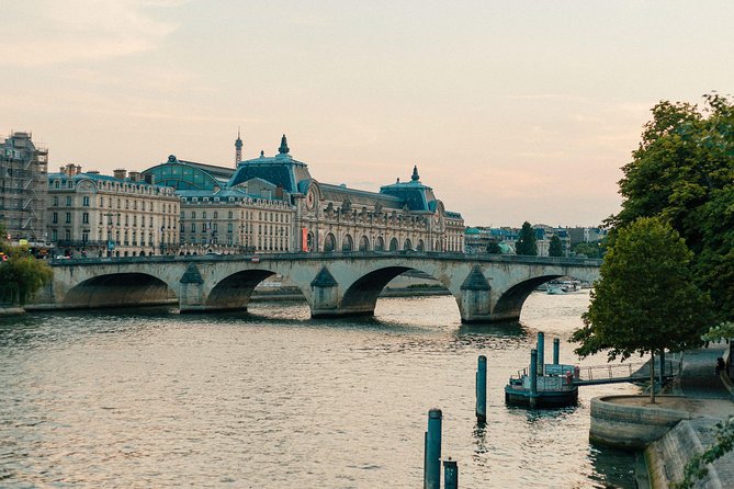 Private City Kickstart Tour: Paris - Saint-Germain-des-Prés by bakery and passageway