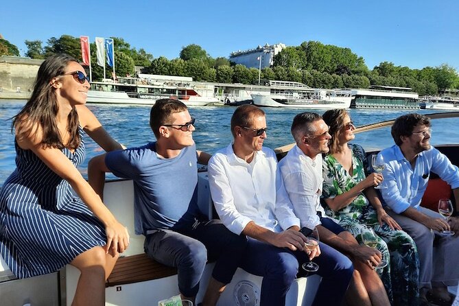 Private cruise in Paris - A passage through Paris’s fashion and design district