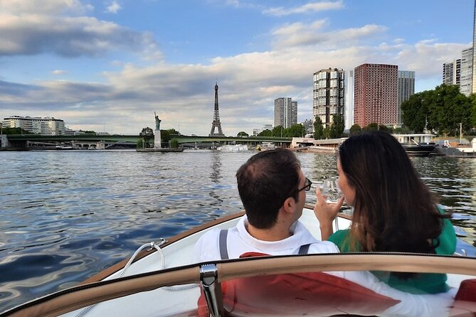 Private cruise in Paris - What the $879 group price really means