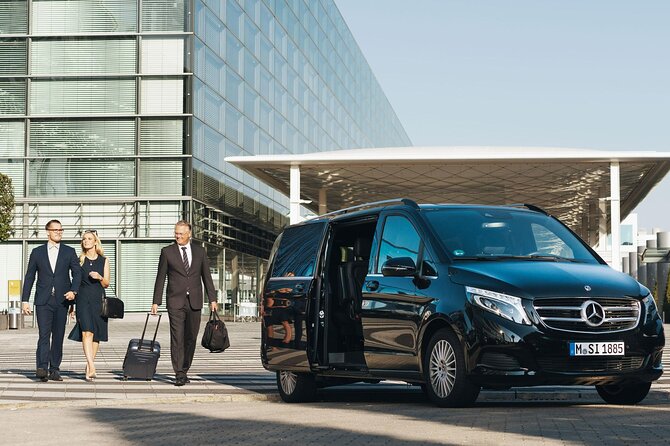 Private Departure Transfer from Paris to CDG or ORLY Airports - Timing, traffic, and airport size