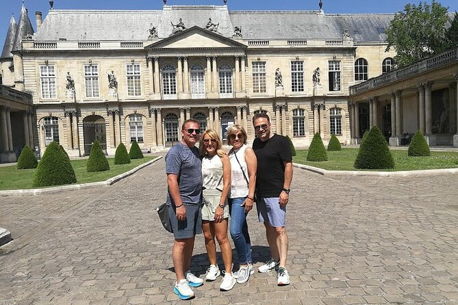 Private Foodie Tour in Paris: Exquisite French Cuisine - A courtyard stop at the Hôtel de Sully