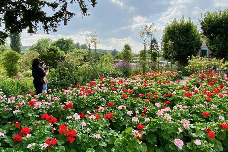 Private Giverny Monet’s House & Gardens Trip from Paris - Your free hour in Giverny village