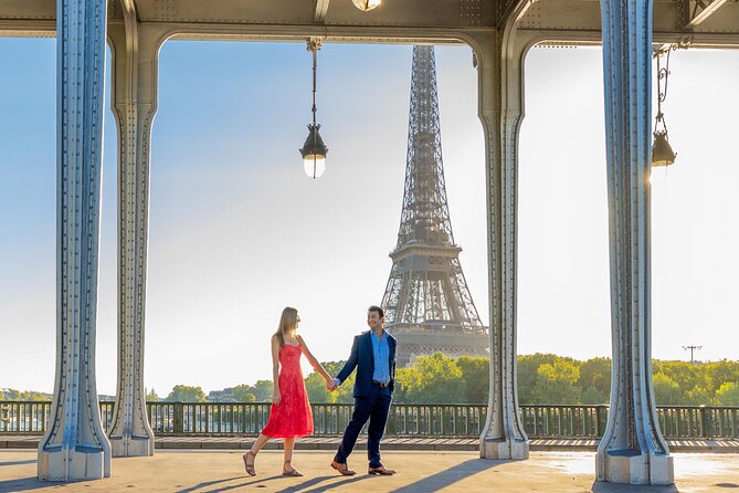 Private Guided Professional Photoshoot by the Eiffel Tower - Starting at Trocadéro and finding the first view