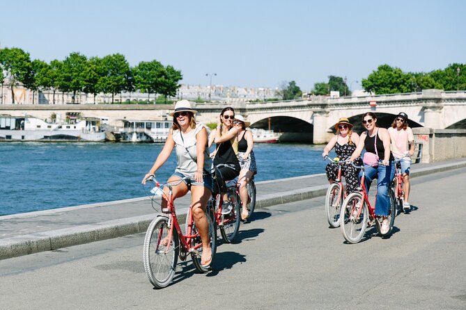 Private Highlights of Paris Bike Tour - The Louvre, Tuileries, and the Art of Seeing Paris Outside