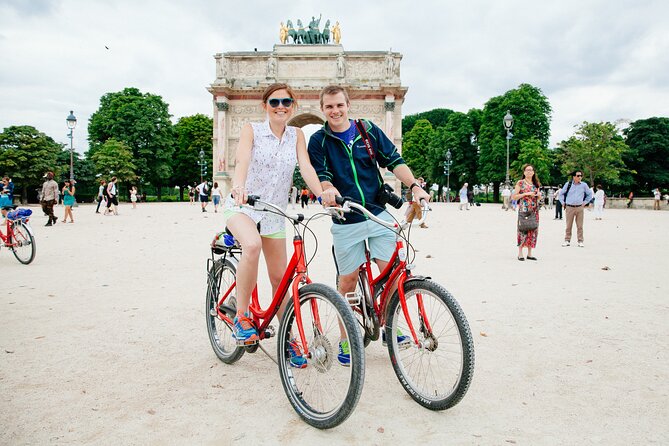 Private Highlights of Paris Bike Tour - One Hour Along the Seine