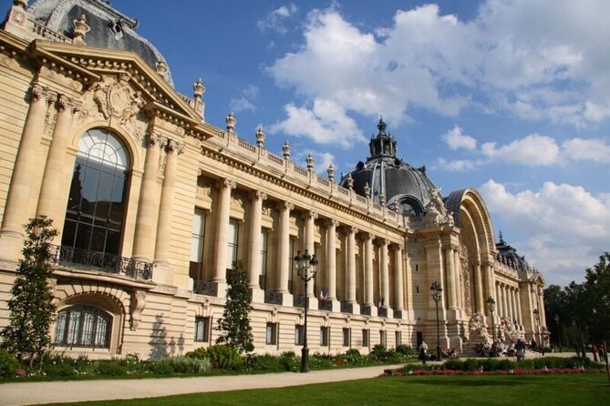Private Highlights of Paris Tuk-Tuk Experience - Seeing the golden dome of Les Invalides