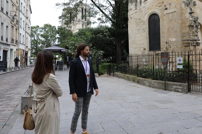 Private Historical Tour of Notre Dame - Fontaine de la Vierge and the cathedral’s rear