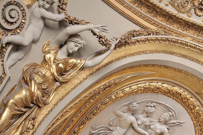 Private Louvre Museum Tour for Kids & Families with Alberto or his team in Paris - Meeting at the Arc de Triomphe du Carrousel