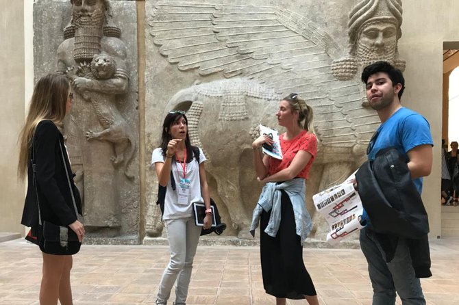 Private Louvre Teens Tour - Guides who know how to hold a teen’s attention