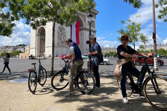 Private Paris E-bike city highlights tour - A genuinely private format
