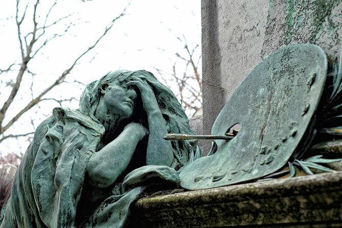 Private Père Lachaise Cemetery Walking Tour - Why Père Lachaise needs a guide