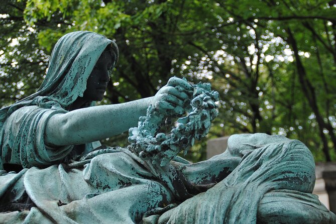Private Père Lachaise Cemetery Walking Tour - The first 90 minutes inside the cemetery