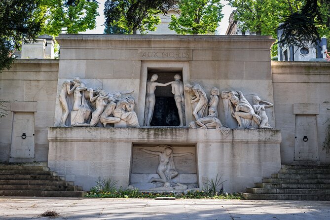 Private Père Lachaise Cemetery Walking Tour - Stories that make the tombs matter