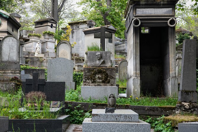 Private Père Lachaise Cemetery Walking Tour - Famous graves, quiet corners, and realistic expectations