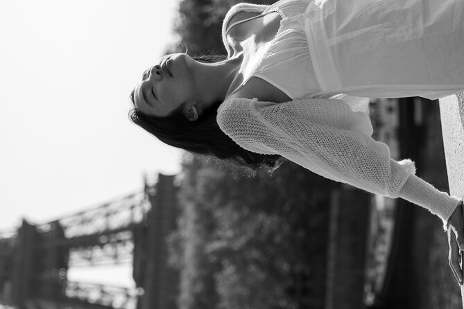 Private Photoshoot with the Iconic Eiffel Tower in Paris - Starting at Pont de Bir-Hakeim