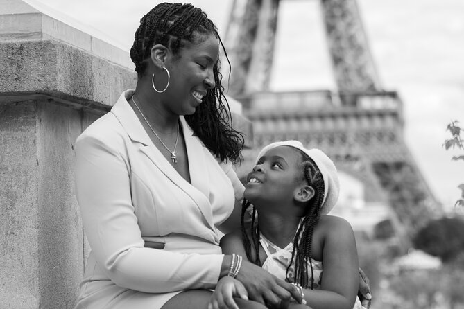 Private Photoshoot with the Iconic Eiffel Tower in Paris - Receiving the lightly edited photographs