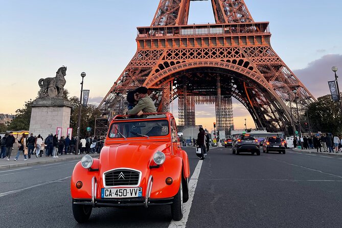 Private ride in a Citroën 2CV in Paris - 2h - Montmartre, where artists shaped the mood
