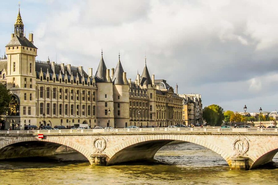 Private Secrets of Paris Bike Tour - Starting near the Eiffel Tower and Seine