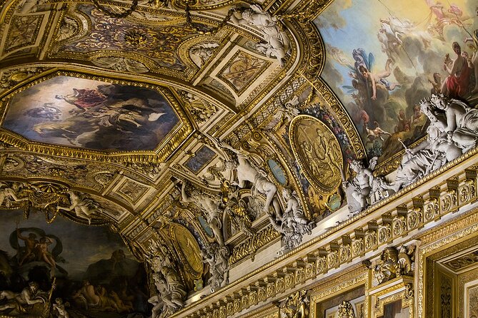 Private tour Louvre By night - Denon wing: Venus de Milo and Winged Victory