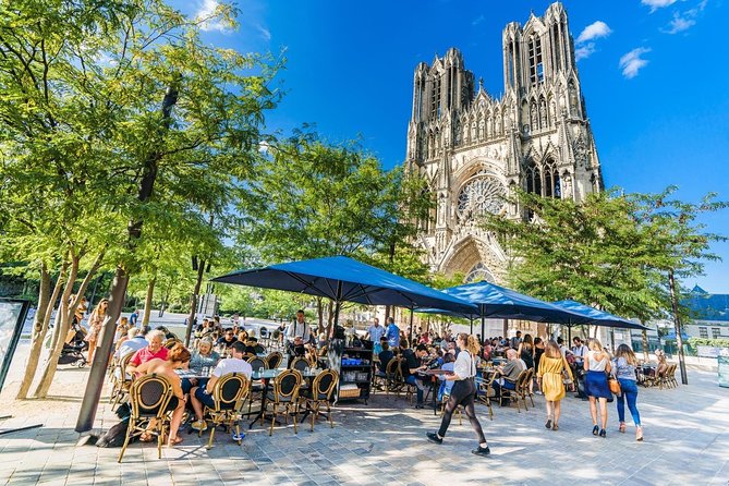 Private tour of the Champagne area, meet local producers and taste their Champagne, start from your hotel in Paris. - Avenue de Champagne, lunch, and a glass in town