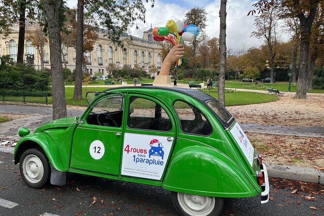 Private tour Paris 3 hours in vintage Citroën 2CV - Why a 2CV is a better sightseeing vehicle than a tour bus