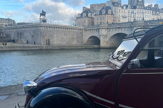 Private tour Paris Little-known places 2 hours in Citroën 2CV - Saint-Germain-des-Prés and the Pont des Arts