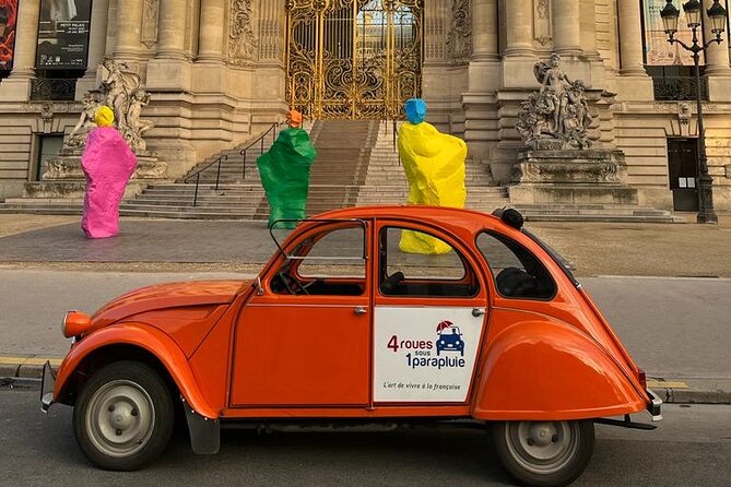 Private tour Paris Sightseeing 2 hours in Citroën 2CV - Les Invalides, the Eiffel Tower, and Trocadéro